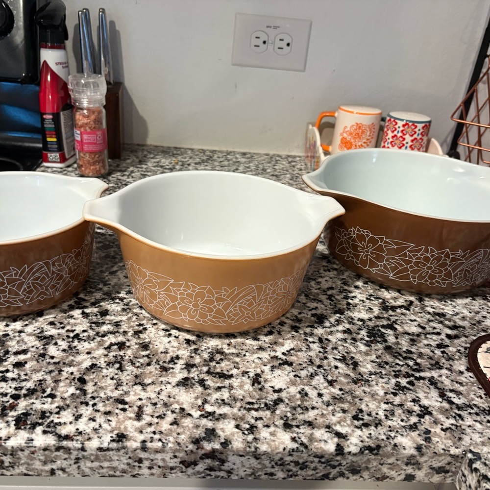 Pyrex nesting Floral Patterned Brown and White Mixing Bowl Set